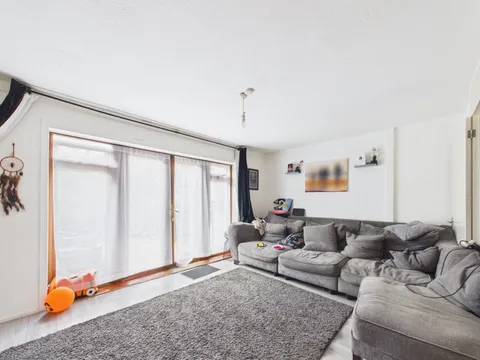 Hatchett Road, Feltham, Middlesex TW14 – pohled 5
