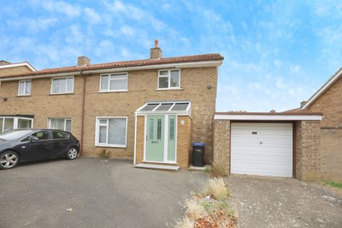 House in Northampton, West Northamptonshire - View 2