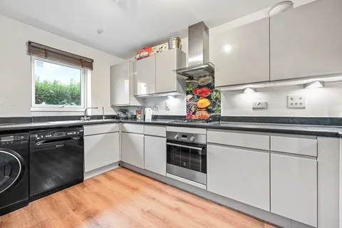 House in Harrow HA2 - View 5