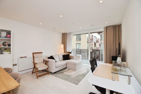 5 Norah Smyth Road, London E16