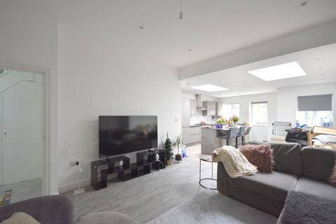 Mitcham Lane, London SW16