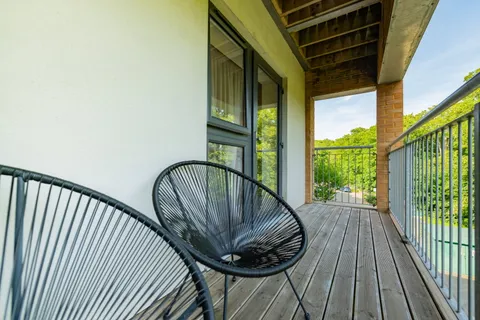 Apartment in Southampton, Harefield - View 5