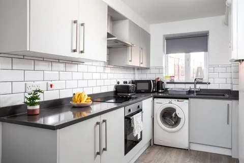 Apartment in Leeds LS6 - View 5