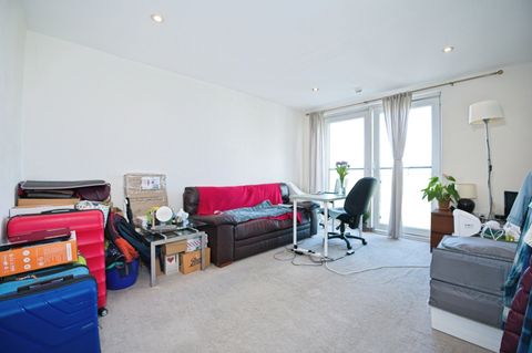 Apartment in Cardiff, Grangetown - View 2