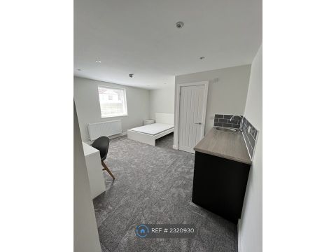 Milton Road, Portsmouth PO3, Room to rent