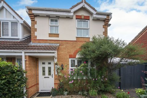 3 bed semi-detached house for sale in Lambourn Drive, Luton LU2, £ ...