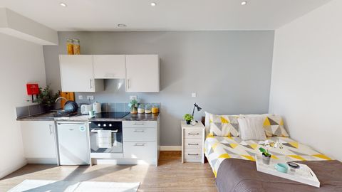 Studio 11, St Marks Court, 12-14 St Marks Street, City Centre, Nottingham NG3, Room to rent