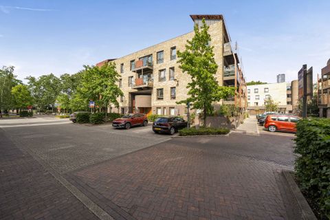 Blondin Way, London SE16
