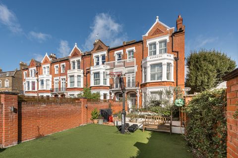 Clapham Common North Side SW4