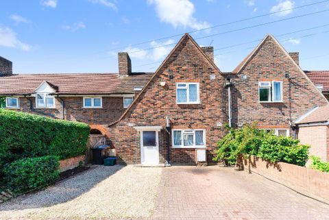 Haynt Walk, London SW20