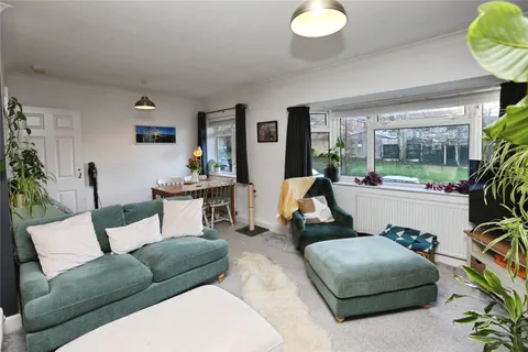 Apartment in Southampton, Harefield - View 5