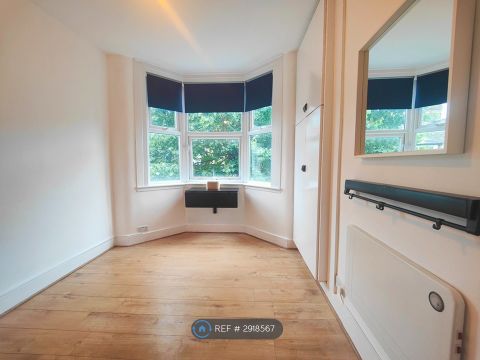 Crossfield Road, London N17, Studio to rent
