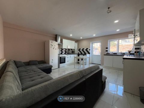 Cardiff, Cardiff CF24, Room to rent