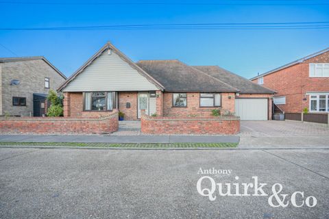 5 bed detached house for sale in Waarem Avenue, Canvey Island SS8, £ ...