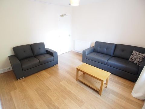 Apartment in First Floor AB11 - More