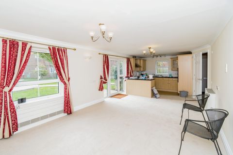 Apartment in Southampton, The Polygon - More