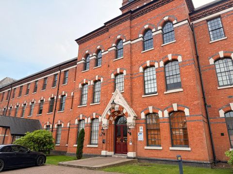 Apartment in Birmingham, Stockland Green - View 2