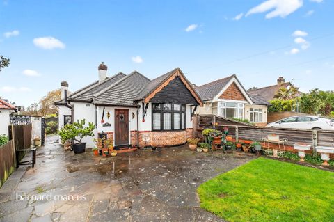 The Warren, Worcester Park KT4