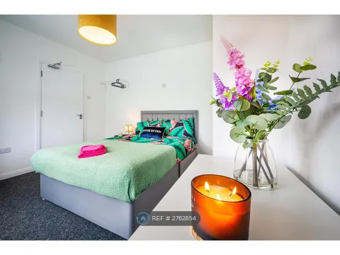 Apartment in Bristol, Southmead - View 5