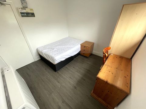 Queens Road, Clarendon Park LE2, Room to rent