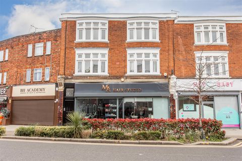 Green Lanes, Winchmore Hill N21