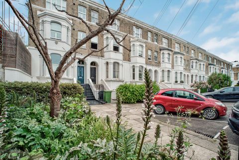 Westcroft Square, Hammersmith W6