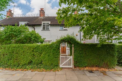 Fowlers Walk, Ealing W5
