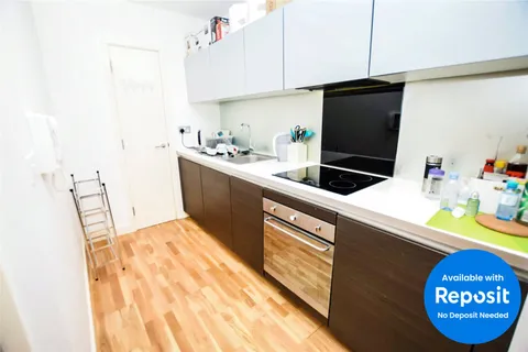Apartment in Manchester, Piccadilly, City Centre - View 5