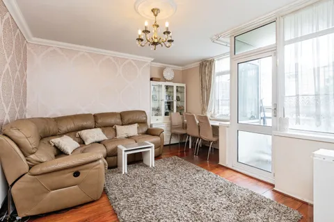 Apartment in London, London Borough of Tower Hamlets - View 5