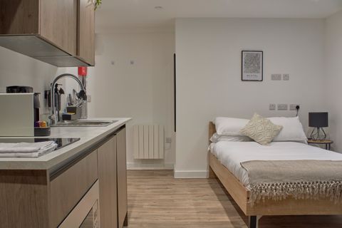 Cherry Lane, Bristol BS1 - Więcej