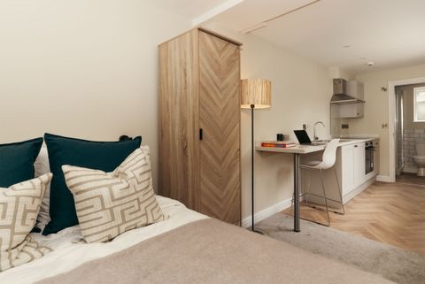 Room 2, Wolfa Street DE22, Studio to rent