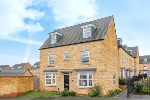 4 bed detached house for sale in Woodpecker Way, Witney OX28, £550,000