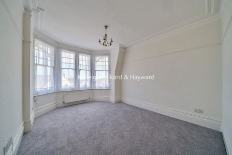 Queens Avenue, London N10
