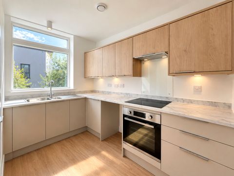 Burgess Close, Kingswood, Bristol, Gloucestershire BS15, Property to rent