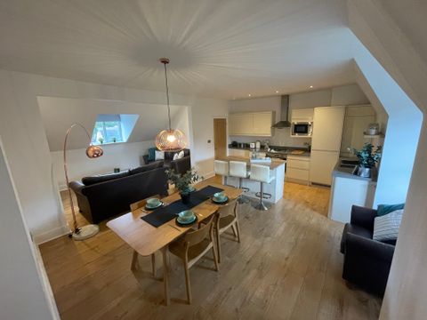Apartment in Nottingham, The Park, Nottinghamshire - View 2