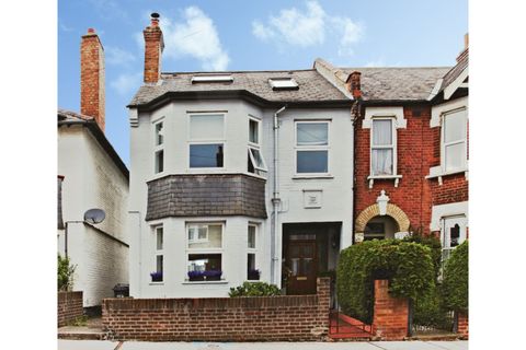 House in Croydon, Waddon - View 2