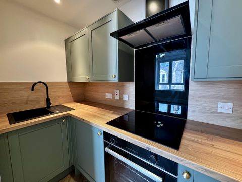 14 Howburn Place, Aberdeen AB11