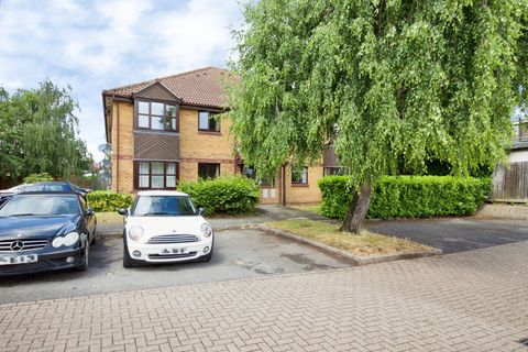 Holland Close, Romford RM7