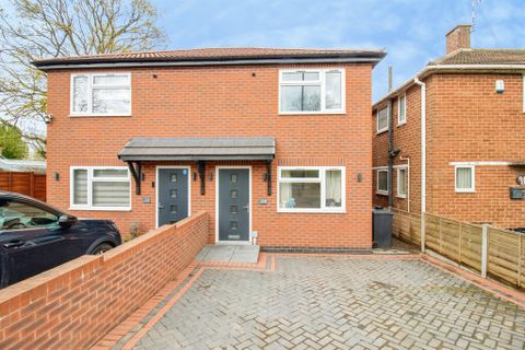 House in Nuneaton and Bedworth, Keresley Newlands - View 2