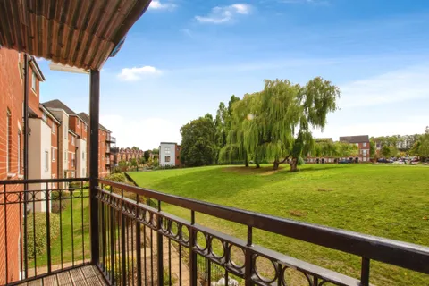 Apartment in Sandwell, West Midlands - View 5