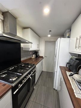Apartment in Coventry, Ball Hill - More