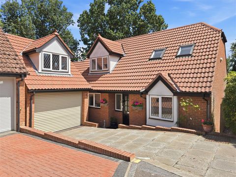 Leefe Way, Cuffley EN6 – pohled 2