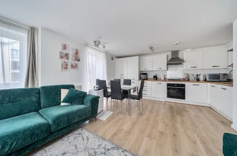 Apartment in Milton Keynes, Brooklands, Broughton and Milton Keynes - View 5