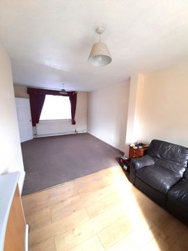 House in London, London Borough of Hillingdon - View 2