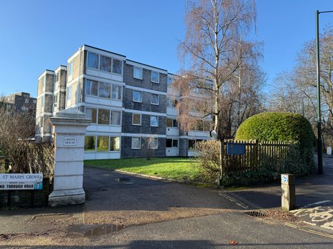 Queens Ride, Barnes, London SW13