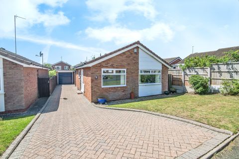 birch-grove-oldbury-west-midlands-b68-2-bed-bungalow-for-sale