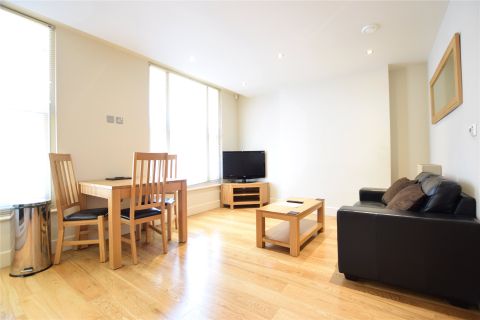 Cross Street, Reading, Berkshire RG1