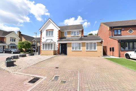 4 bed detached house for sale in Sword Close, Broxbourne EN10, £900,000 ...