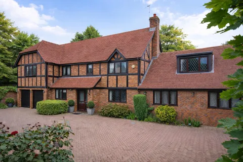 House in London Borough of Bromley, Chislehurst