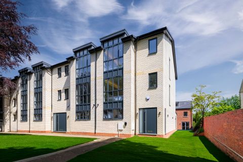House in Manchester, Crumpsall, Greater Manchester - View 2